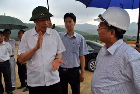 Đồng chí Nguyễn Đức Long, Phó Bí thư tỉnh uỷ, Chủ tịch HĐND tỉnh kiểm tra tiến độ triển khai Dự án xây dựng nhà máy xử lý chất thải rắn và sản xuất nguyên, nhiên liệu tái tạo ở phường Bắc Sơn, TP Uông Bí