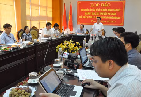 Quang cảnh buổi họp báo.