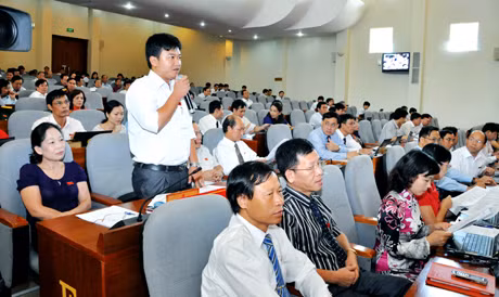 Đại biểu Nguyễn Hải Hà, Tổ Hải Hà, chất vấn tại kỳ họp. Ảnh: NGỌC HÀ