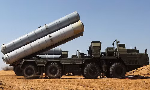 Xe phóng đạn của tổ hợp S-300 trong biên chế Nga. Ảnh: Twitter.
