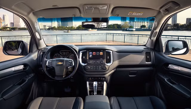 Nội thất có thiết kế tương đồng mẫu bán tải Chevrolet Colorado.