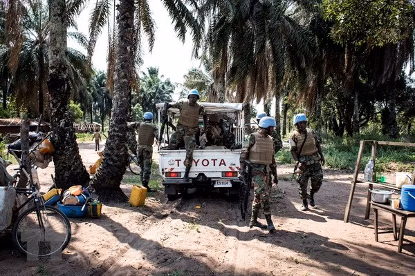 Binh sỹ thuộc MONUSCO làm nhiệm vụ tại khu vực Kamonia, một trong những nơi giao tranh ác liệt nhất ở Kasal, CHDC Congo. (Nguồn: AFP/TTXVN)