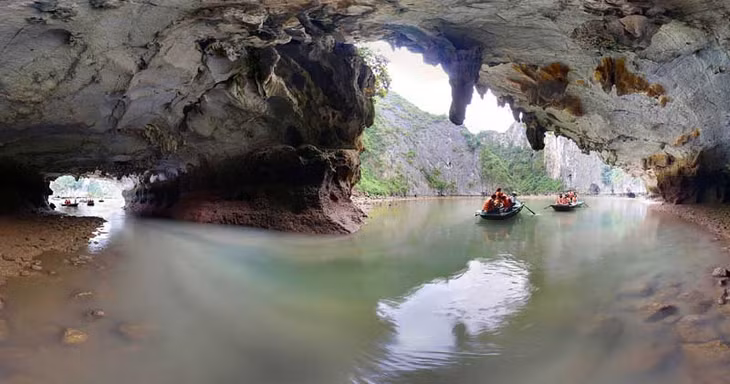 Những hang động nguy nga.