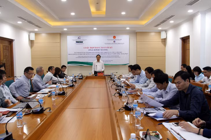 Đồng chí Đặng Huy Hậu, Phó Chủ tịch Thường trực UBND tỉnh phát biểu kết luận tại cuộc họp