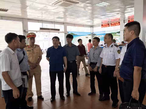 Đoàn kiểm tra tại huyện Vân Đồn 