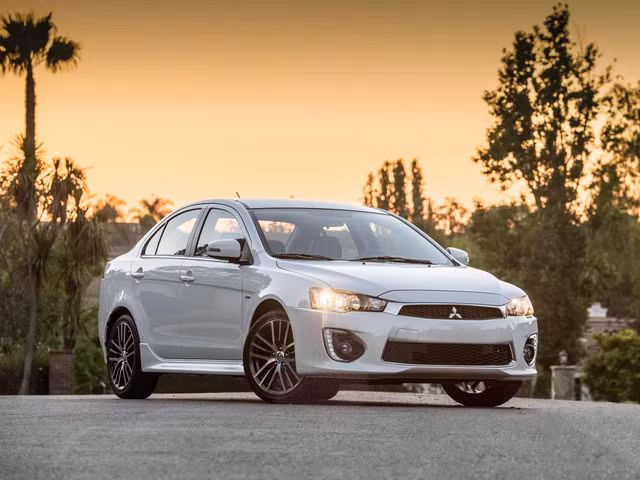 Mitsubishi Lancer xưa...