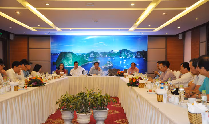 Đồng chí Nguyễn Văn Đọc, Bí thư Tỉnh ủy, phát biểu chỉ đạo cuộc họp 
