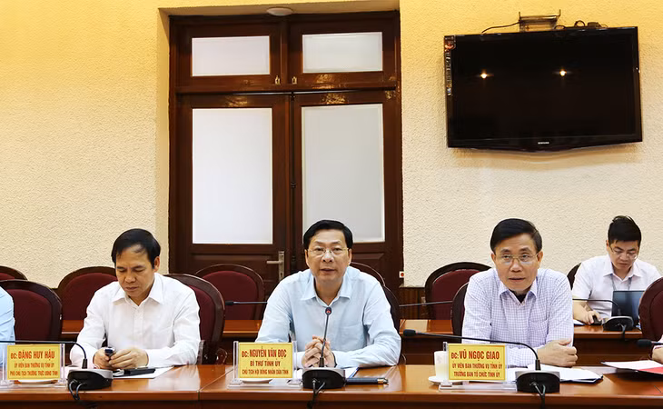 Đồng chí Nguyễn Văn Đọc, Bí thư Tỉnh ủy, Chủ tịch HĐND tỉnh phát biểu tại buổi làm việc.