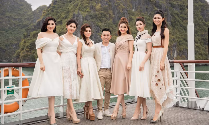 Dàn Hoa hậu, Á hậu khoe sắc trên du thuyền 5 sao trên vịnh Hạ Long cùng NTK Lê Thanh Hoà.