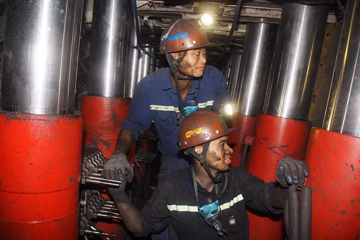 Cơ giới hóa khai thác than góp phần tăng năng suất lao động 