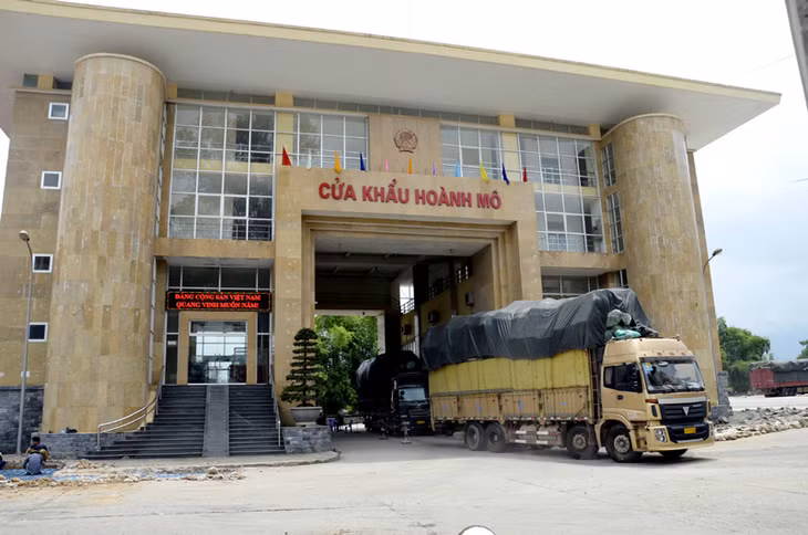 Hoạt động xuất nhập khẩu hàng hoá tại Khu kinh tế cửa khẩu Hoành Mô - Đồng Văn.