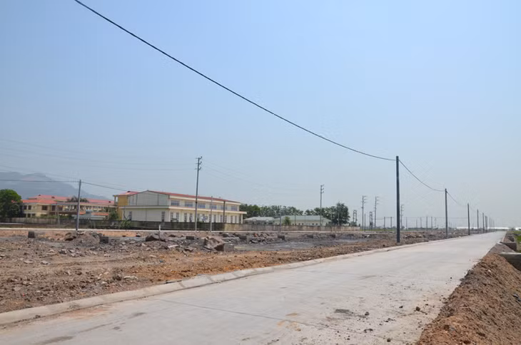 Hạ tầng khu dân cư thôn Nội Hoàng Tây, xã Hoàng Quế, TX Đông Triều đã cơ bản hoàn thiện hạ tầng về điện, đường giao thông