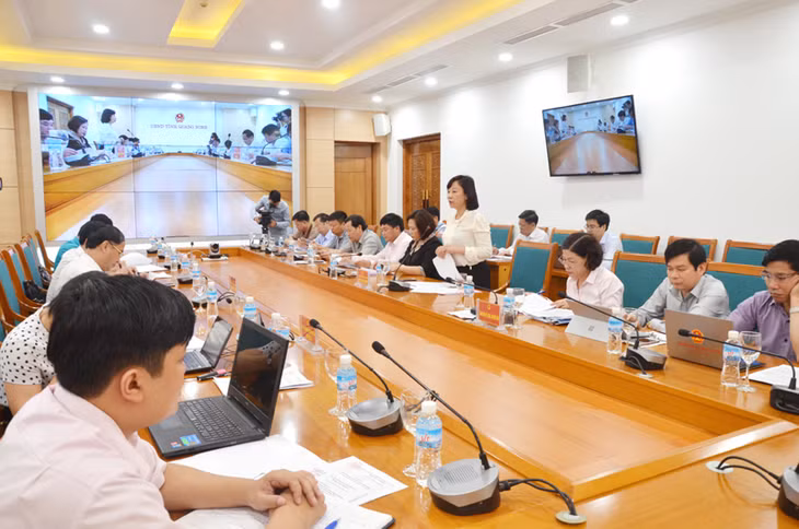 Quang cảnh buổi làm việc