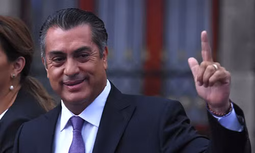 Ứng viên tổng thống Mexico Jaime Rodriguez sau cuộc tranh luận hôm 22/4. Ảnh: Guardian.