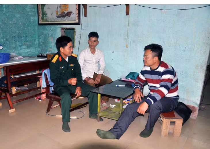 Thượng tá Thừa Khúc Xuyên, Chính trị viên Lâm trường 27 xuống cơ sở nắm tình hình địa bàn dân cư