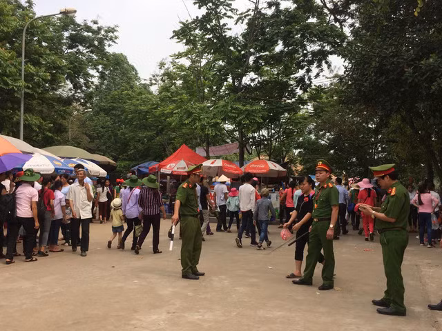 Công an tỉnh Phú Thọ đã huy động gần 1.000 cán bộ, chiến sĩ làm nhiệm vụ tại lễ hội Đền Hùng.