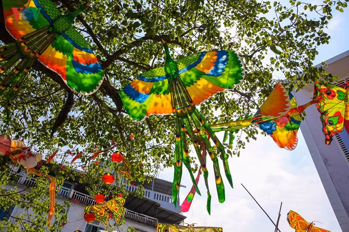  Hội diều là lễ hội kéo dài trong suốt những ngày Festival tại Huế, địa điểm tại sân Hàm Nghi trong Thành Nội.