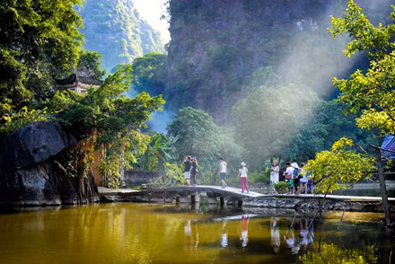 Khung cảnh Bích Động. Ảnh: Báo Ninh Bình