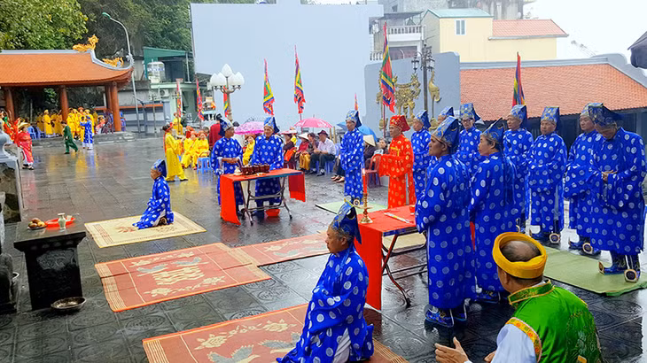 Các nghi lễ đã được chuẩn bị từ ngày hôm trước để chuẩn bị cho lễ rước vào chính hội.
