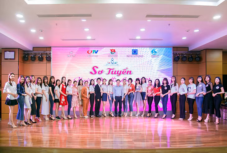 30 thí sinh lọt vào vòng sơ khảo Hội thi “Người đẹp Hạ Long” năm 2018. Ảnh: Bình Giang (Tỉnh Đoàn)