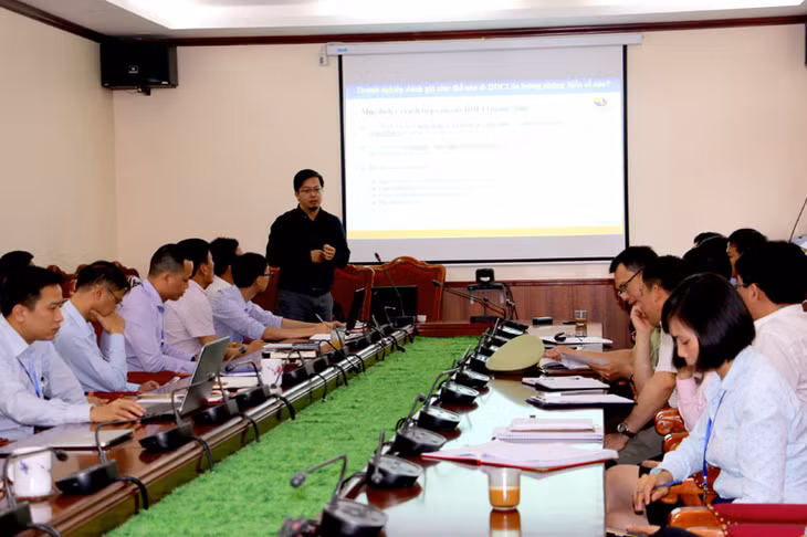 Tiến sĩ Nguyễn Đức Nhật, Trưởng nhóm nghiên cứu DDCI tại Quảng Ninh trình bày và triển khai về DDCI huyện Cô Tô