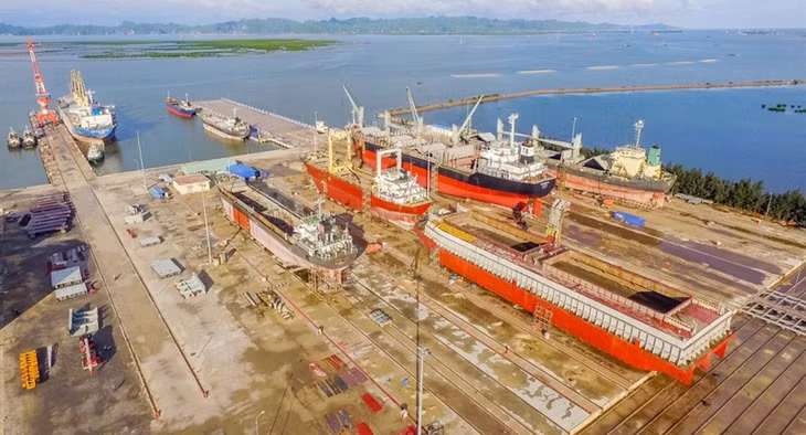 Toàn cảnh khu vực neo đậu sửa chữa Công ty CP Sữa chữa tàu biển Nosco- Vinalines (TX Quảng Yên)