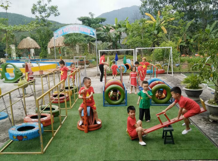 Thực hiện chuyên đề, Trường Mầm non Điền Xá cải tạo khuôn viên ngoài sân trường để trẻ vui chơi, khám phá
