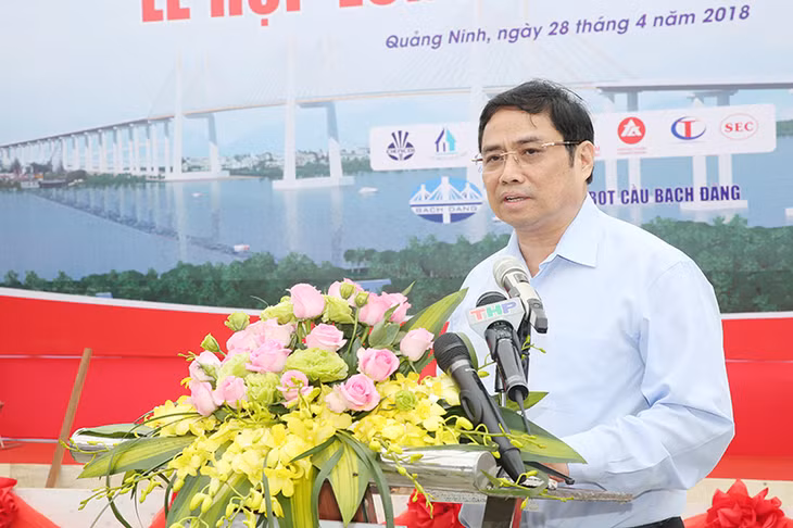 Đồng chí Phạm Minh Chính biểu dương cách làm của Quảng Ninh, sự nỗ lực của các nhà đầu tư và nhà thầu thi công cầu Bạch Đằng.