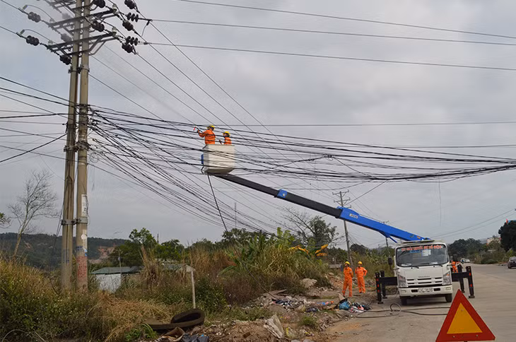 Nhằm đảm bảo cấp điện ổn định trong mùa hè, ngành Điện sẽ hạn chế kéo dài công tác đến giờ cao điểm