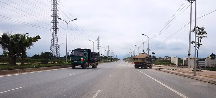 Vận chuyển vào nơi tập kết xong lại đi ngược chiều.