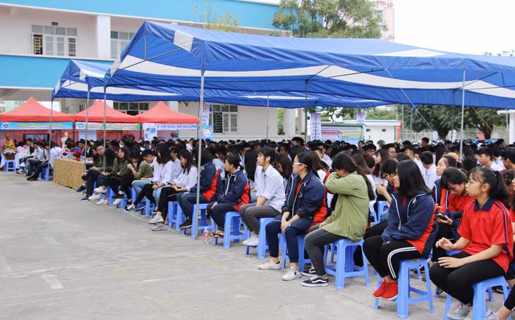 Đông đảo học sinh và ĐVTN trên địa bàn thành phố tham gia chương trình.