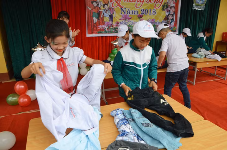 Học sinh trường Tiểu học Ninh Dương rèn luyện kỹ năng sống.