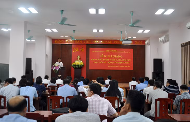 bồi dưỡng nghiệp vụ cho cán bộ, công chức cơ quan tổ chức- nội vụ cấp huyện năm 2018.