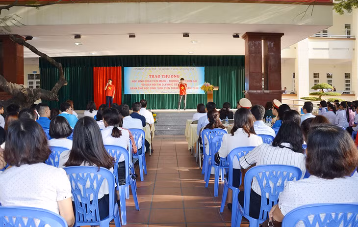 Quang cảnh buổi lễ trao thưởng.