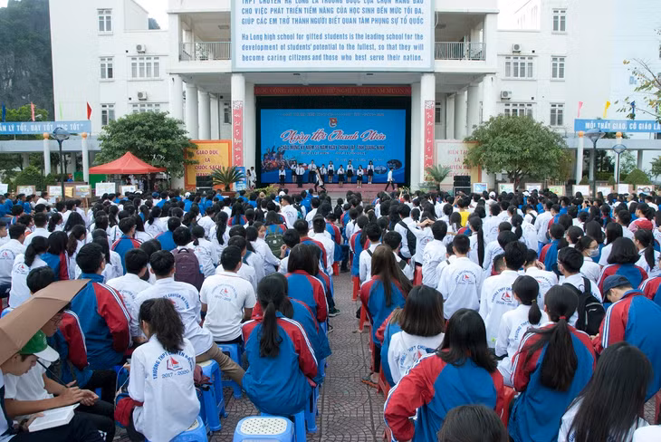 Ngày hội Thanh niên 2018 được tổ chức tại Trường THPT Chuyên Hạ Long (TP Hạ Long).