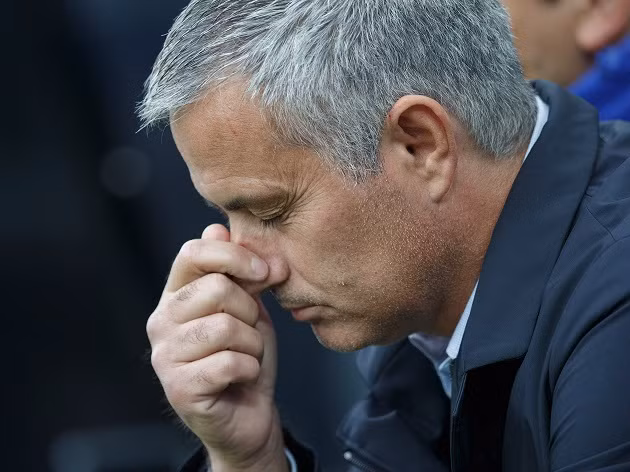  Mourinho vẫn chưa thể thoát khỏi những án phạt từ UEFA.