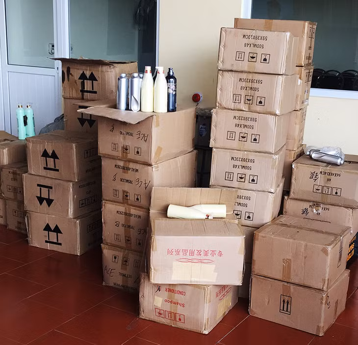 Lô mỹ phẩm bị các lực lượng chức năng thu giữ.