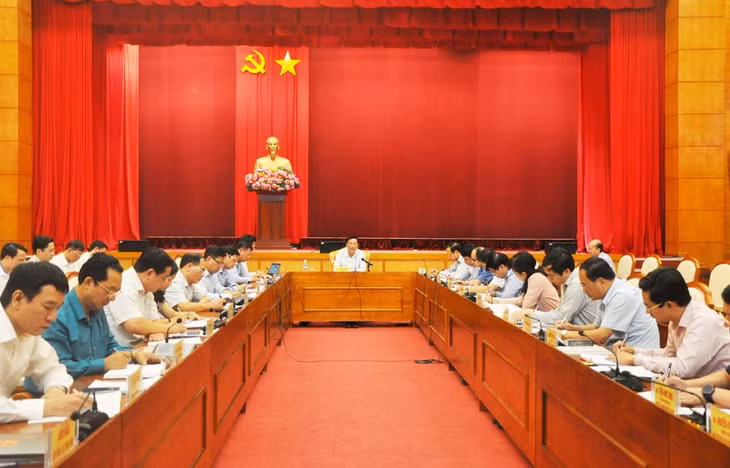 Hội nghị giao ban giữa Bí thư Tỉnh uỷ với Bí thư cấp huyện 