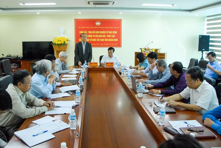 GS.TS Trần Ngọc Đường, Chủ nhiệm Hội đồng tư vấn Dân chủ - Pháp luật Trung ương MTTQ Việt Nam phát biểu tại buổi làm việc.