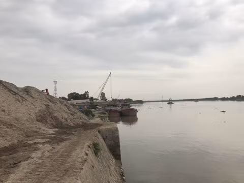 Một điểm tập kết VLXD trái phép trên địa bàn TX Quảng Yên 