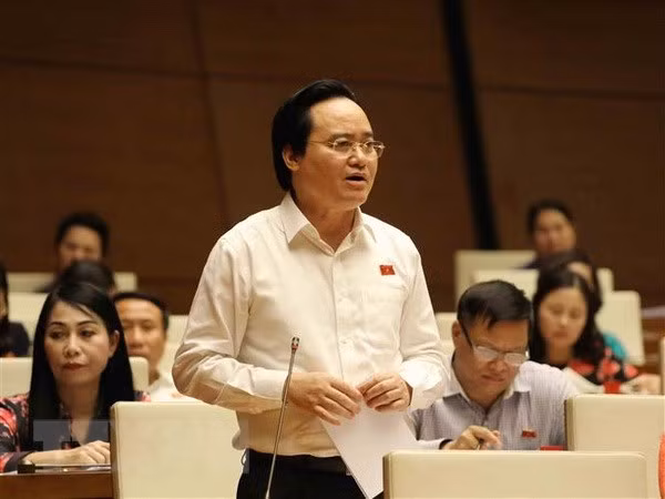Bộ trưởng Bộ Giáo dục và Đào tạo Phùng Xuân Nhạ giải trình làm rõ vấn đề đại biểu nêu tại Kỳ họp thứ sáu, Quốc hội khóa XIV. (Ảnh: Phương Hoa/TTXVN)