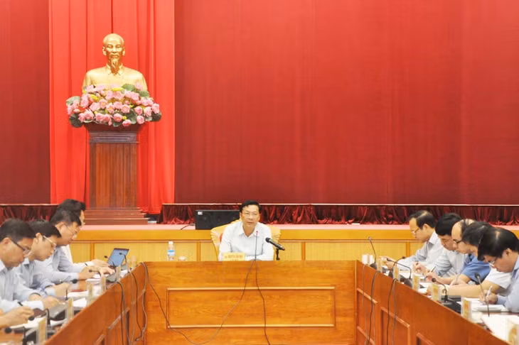 Bí thư Tỉnh uỷ, Chủ tịch HĐND tỉnh Nguyễn Văn Đọc chủ trì hội nghị