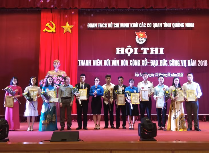 Ban tổ chức đã trao 1 giải nhất, 2 giải nhì, 3 giải ba, 3 giải khuyến khích và 3 giải phụ cho các đội thi.