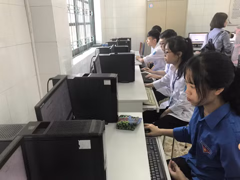 Học sinh Trường THPT Cửa Ông tham dự cuộc thi 