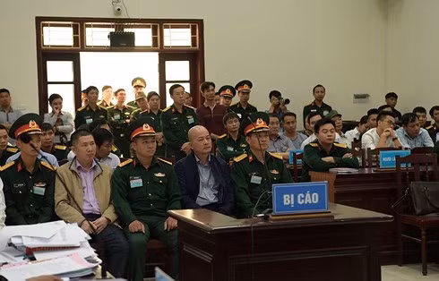 Bị cáo Đinh Ngọc Hệ và các đồng phạm tại tòa phúc thẩm.