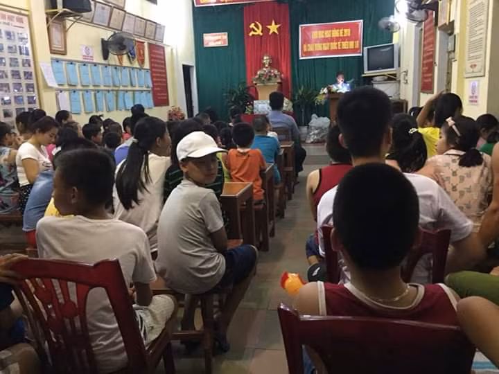 Khu phố 1, phường Quảng Yên, TX Quảng Yên tổ chức sinh hoạt hè cho các cháu thanh thiếu nhi trên địa bàn tại nhà văn hoa khu.Ảnh: Thanh Hoa.