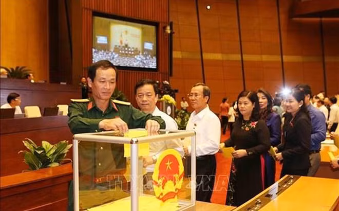 Quốc hội đã thông qua danh sách những người lấy phiếu tín nhiệm. Ảnh: TTXVN