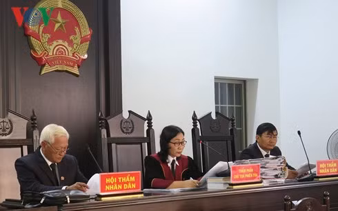 Hội đồng xét xử trong phiên tòa sáng nay.