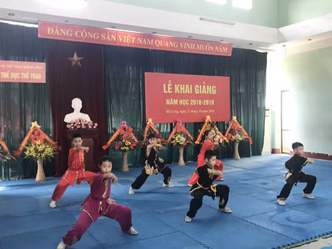 Tiết mục biểu diễn võ thuật của các em học sinh chào mừng lễ khai giảng năm học mới 
