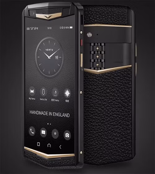 Vertu Aster P có thiết kế ít khác biệt so với bản đầu tiên dòng Aster ra mắt năm 2014. 